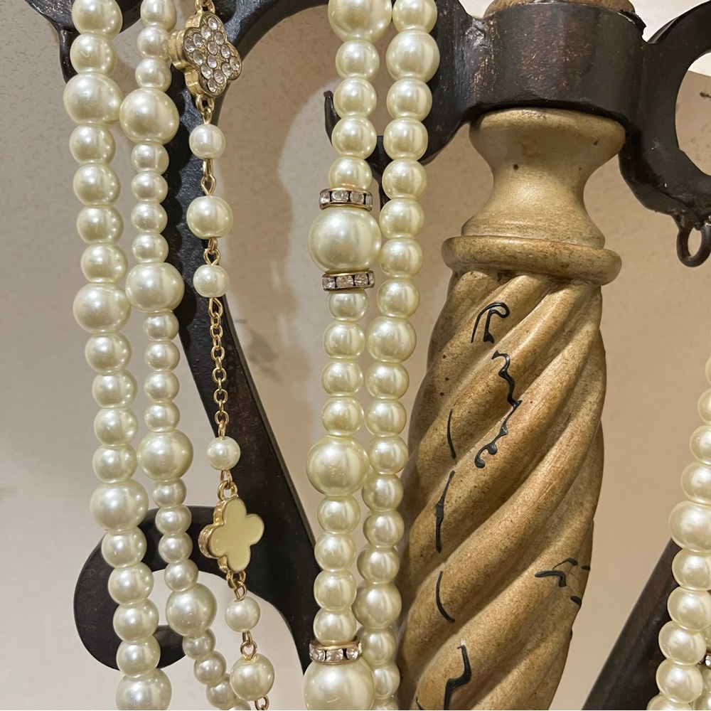 Vintage Multi-strand Layered Pearl & Crystals Statement Necklace W/Clover Charms - Picture 10 of 13